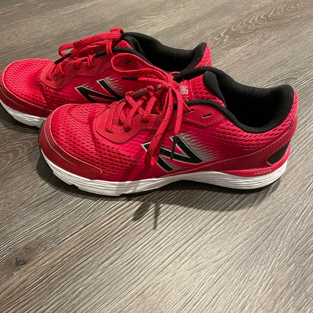 New Balance boys size 6 wide sneaker